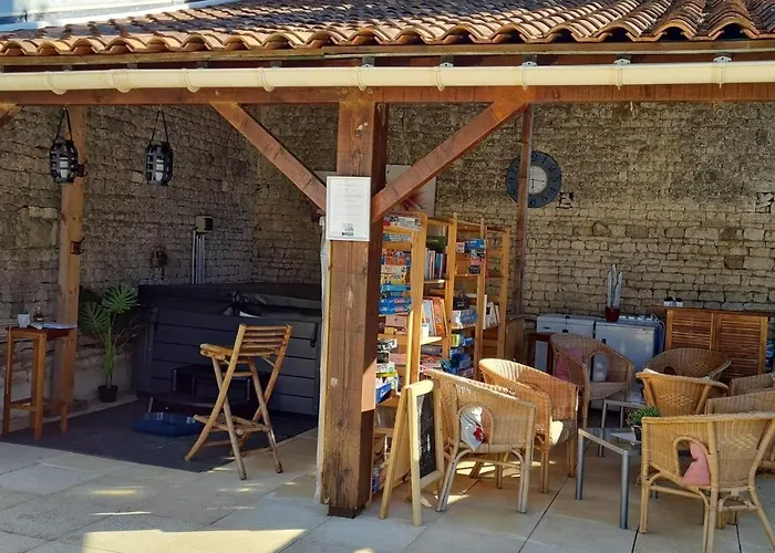 בית נופש La Maison Des Grands Bambous - L'angoumois L'aunis La Saintonge La Boutonne *